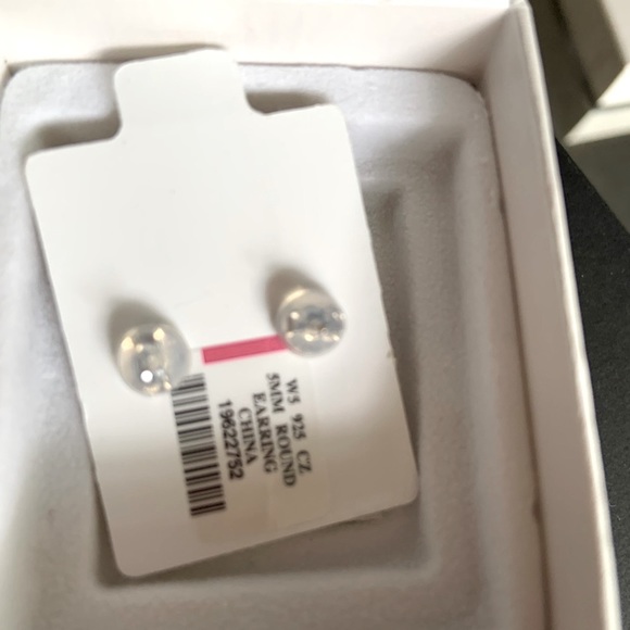 Piercing pagoda cubic zirconia earrings - Picture 2 of 5